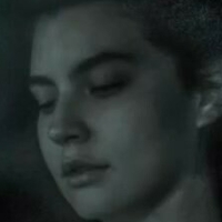 Alanis Guillen Nøgen