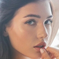 Alina Enero Nøgen