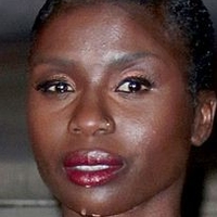 Ann Akinjirin Nøgen