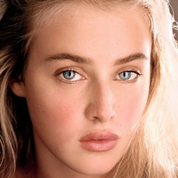 Anna Van Patten Nøgen