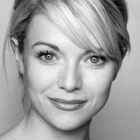 Antonia Bernath Nøgen