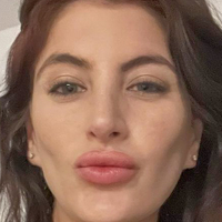 Ariana Basseri Nøgen
