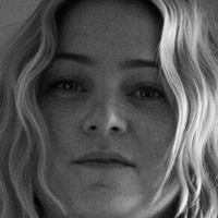 Ashton Sookie Nøgen