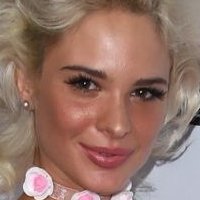 Ava Capra Nøgen