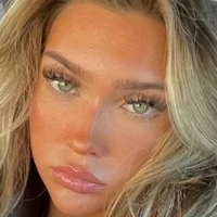 Bella Lakey Nøgen