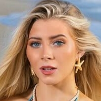 Bella Lyn Nøgen