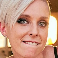 Caitlin V Neal Nøgen