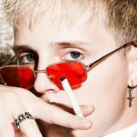 callmekarizma Nøgen