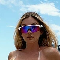 Casi Davies Nøgen