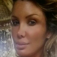 Charis B Nøgen