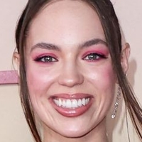 Claudia Sulewski Nøgen
