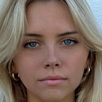 Courtney Antalek Nøgen