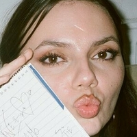 Dafne Keen Nøgen