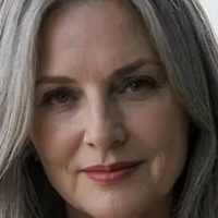 Elegant Edith Nøgen