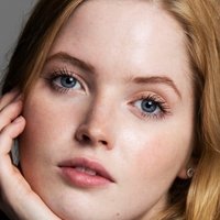 Ellie Bamber Nøgen