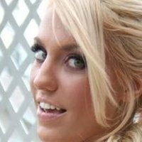 Ember Reigns Nøgen