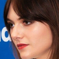 Emilia Jones Nøgen