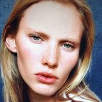 Emily Baker Nøgen