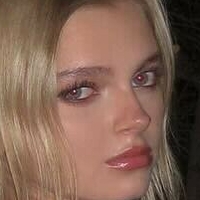 Emily Kelavos Nøgen