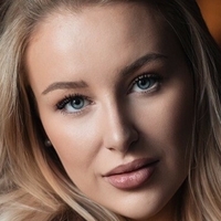 Emily Schweiger Nøgen