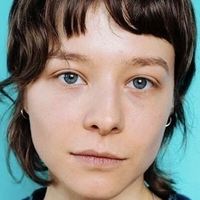 Emma D'arcy Nøgen
