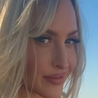 Emma Jones Nøgen