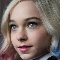 Emma Myers Nøgen