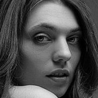 Emma Starmore Smith Nøgen