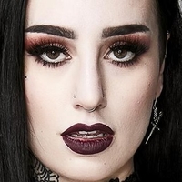 Emma Vauxdevil Nøgen
