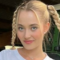 farmer.emily Nøgen