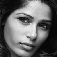 Freida Pinto Nøgen