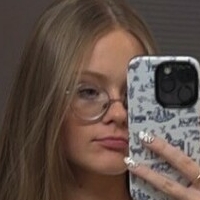 Gilliankellyy Nøgen