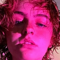 Hadley Nelson Nøgen
