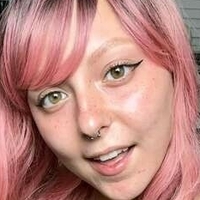 Hallie Gift Nøgen