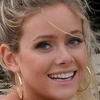 Hannah Godwin Nøgen