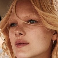 Hannah Holman Nøgen