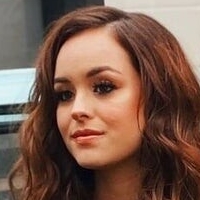Hayley Orrantia Nøgen