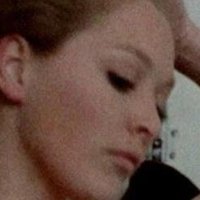 Jenny Hanley Nøgen