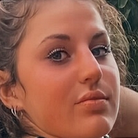 Julia Falcone Nøgen