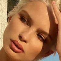 julialogan Nøgen