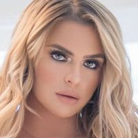 Katie Valentine Nøgen