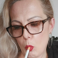 lady.smoker.queen Nøgen
