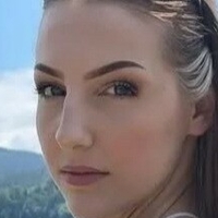 Larissa Perdacher Nøgen