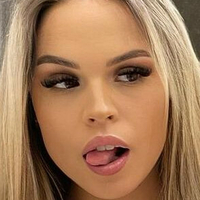 Larissa Sola Nøgen