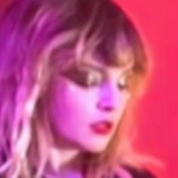 Lauren Mayberry Nøgen