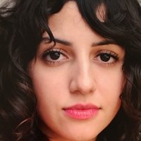 Layla Koshnoudi Nøgen