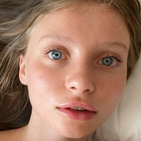 lill_milana18 Nøgen