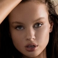 Liora Lapointe Nøgen