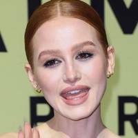 Madelaine Petsch Nøgen