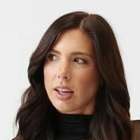 Madison Humphrey // madison_humphrey // madisonhumphre Nøgen